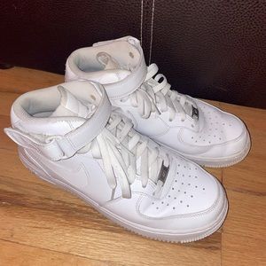 White AIRFORCE 1 mids great condition barely worn